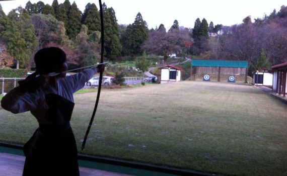 Tiro Enteki, de https://toyamauniv-kyudou.hatenadiary.org/entry/20111216/1324042717