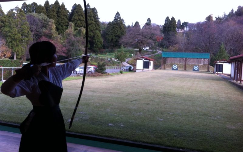Tiro Enteki, de https://toyamauniv-kyudou.hatenadiary.org/entry/20111216/1324042717